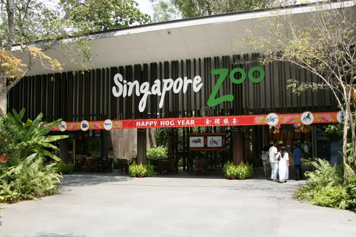 Lối vào Singapore Zoo giữa không gian xanh